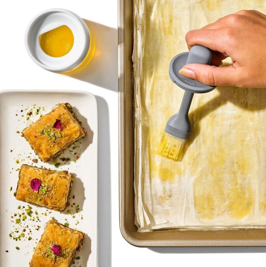 בקבוק זכוכית לשמן עם מברשת OXO