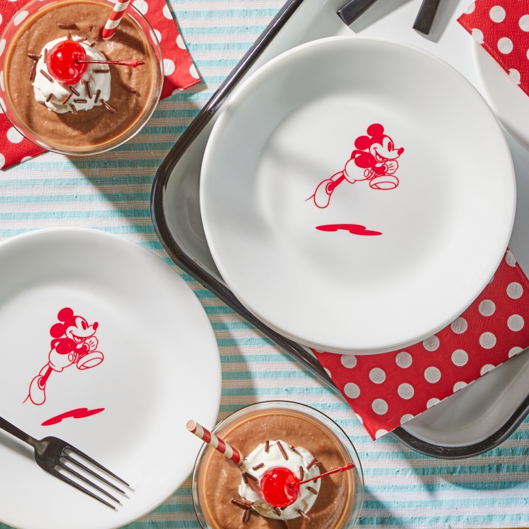 צלחת עוגה 17 ס"מ, Mickey  מבית Corning Corelle תוצרת ארצות הברית
