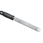 מגרדת ידית שחורה  פרימיום ZESTER LONG -MICROPLANE