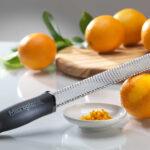 מגרדת ידית שחורה  פרימיום ZESTER LONG -MICROPLANE