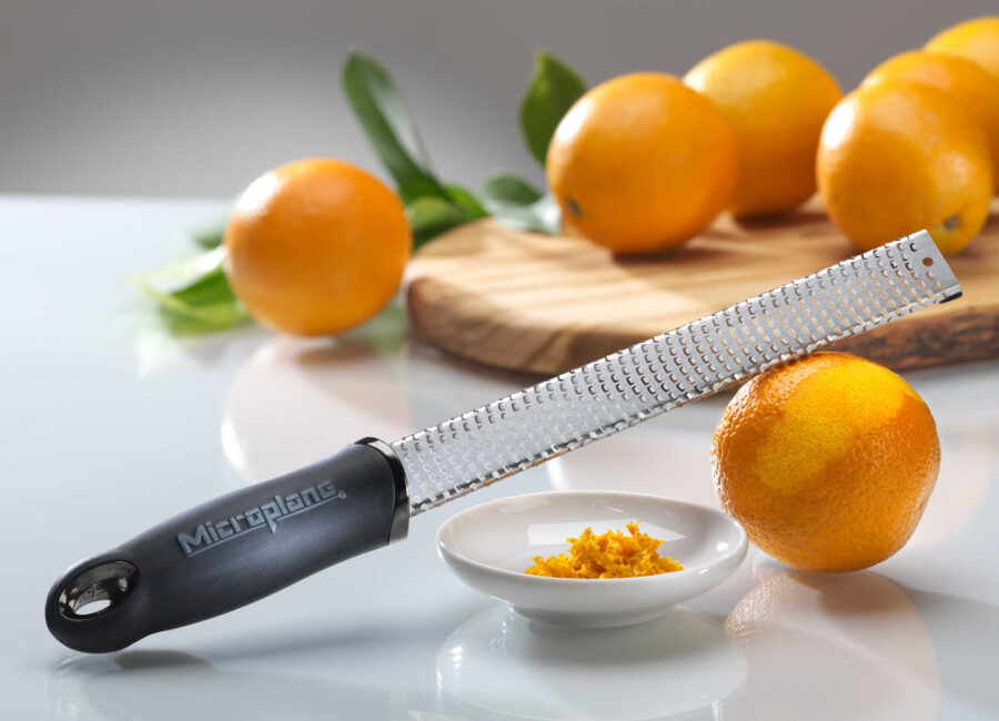 מגרדת ידית שחורה פרימיום ZESTER LONG -MICROPLANE