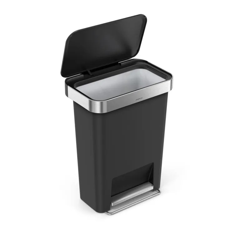 פח פלסטיק דוושה מלבני, שחור 45 ל'- simplehuman