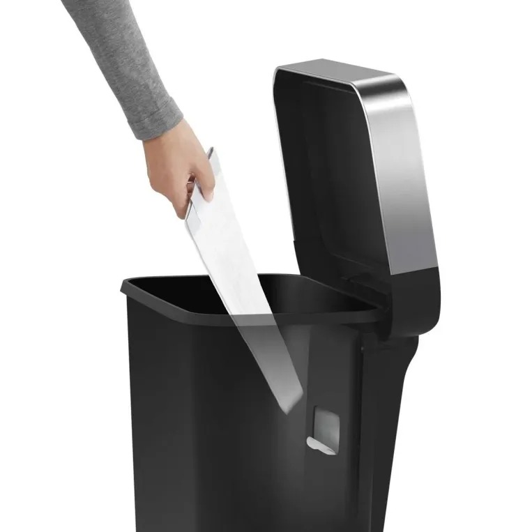פח פלסטיק דוושה מלבני, שחור 45 ל'- simplehuman