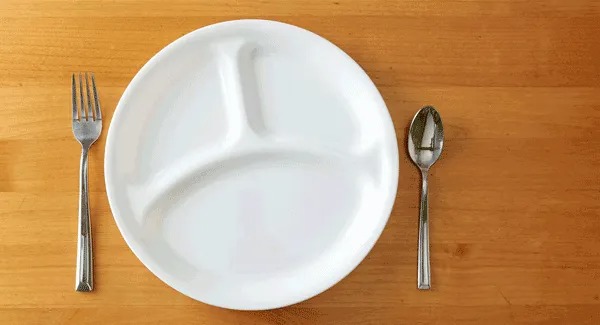 צלחת מחולקת 26 ס"מ, Winter Frost White   מבית Corning Corelle תוצרת ארצות הברית