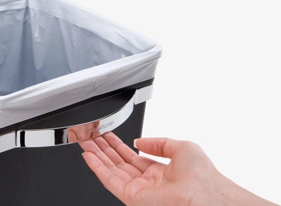 פח פתוח מחובר לארון במסילה מובנת, שחור 30 ל' simplehuman