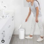 פח נירוסטה,דוושה עגול, לבן 4.5 ל' Simplehuman