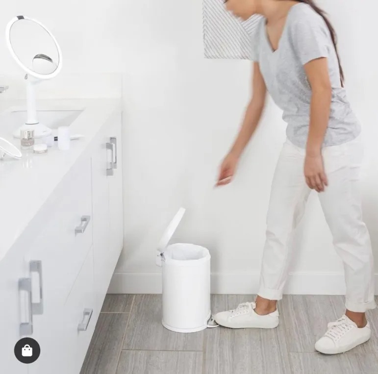 פח נירוסטה,דוושה עגול, לבן 4.5 ל' Simplehuman