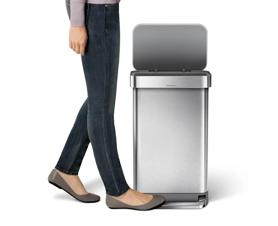 פח דוושה רחבה מלבני, נירוסטה 45 ל' simplehuman