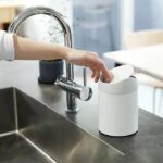 פח לבן שולחני,נירוסטה 1.5 ל' simplehuman