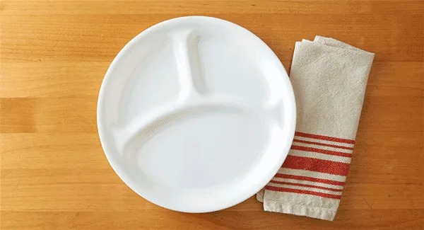 צלחת מחולקת 21.5 ס"מ, Winter Frost White מבית Corning Corelle תוצרת ארצות הברית