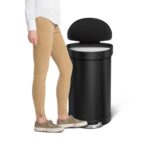 פח דוושה נירוסטה חצי עגול, שחור מאט 45 ל' simplehuman
