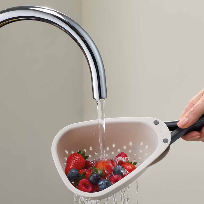 מסננת DROPLET מתקפלת קטנה מבית JOSEPH JOSEPH