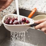 מסננת DROPLET מתקפלת קטנה מבית JOSEPH JOSEPH