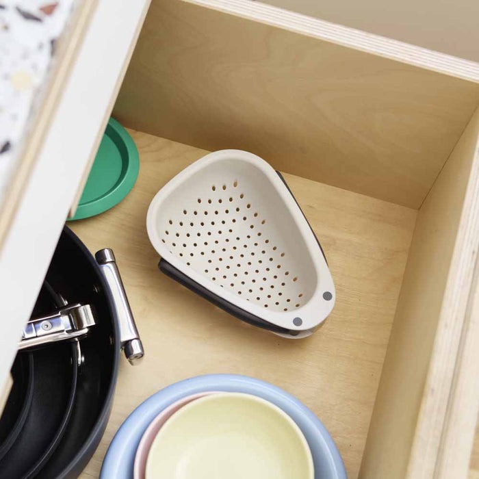 מסננת DROPLET מתקפלת קטנה מבית JOSEPH JOSEPH