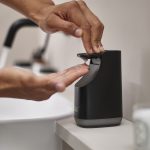 דיספנסר לסבון שחור Joseph Joseph